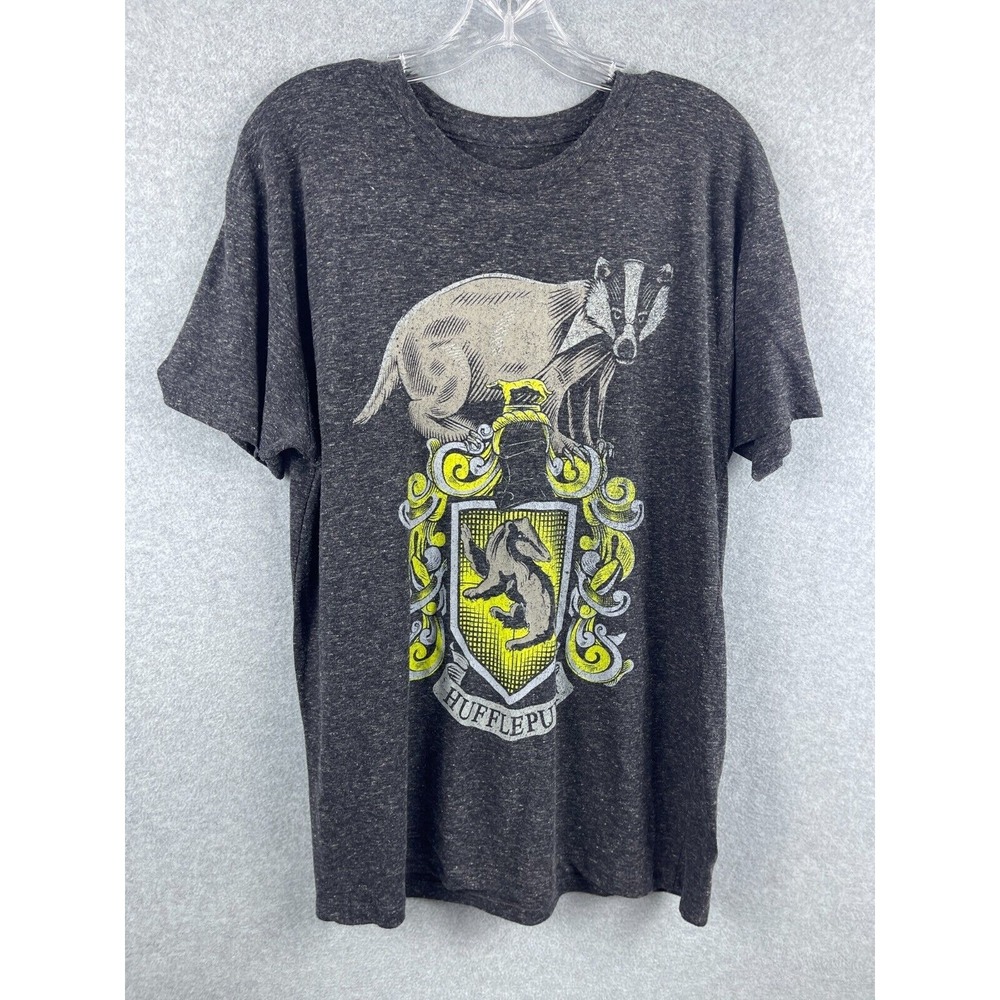 Harry Potter Hufflepuff‎ Shirt Size L Gray Short Sleeve Tee Crest Badger Nerd